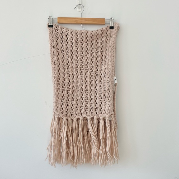 NWT Abercrombie and Fitch Light Pink Blush Knitted Fringe Scarf Long Wool Blend - Picture 1 of 8